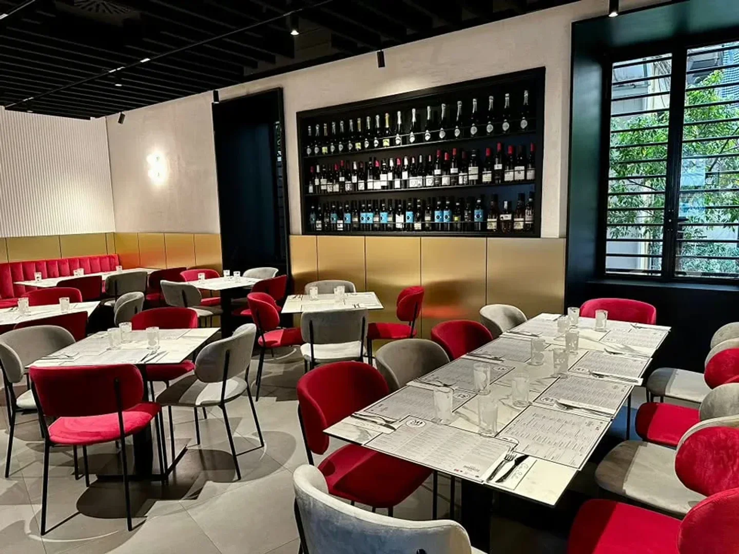 Elegant dining area at 50 Kalò restaurant in Napoli, featuring stylish seating and wine display.