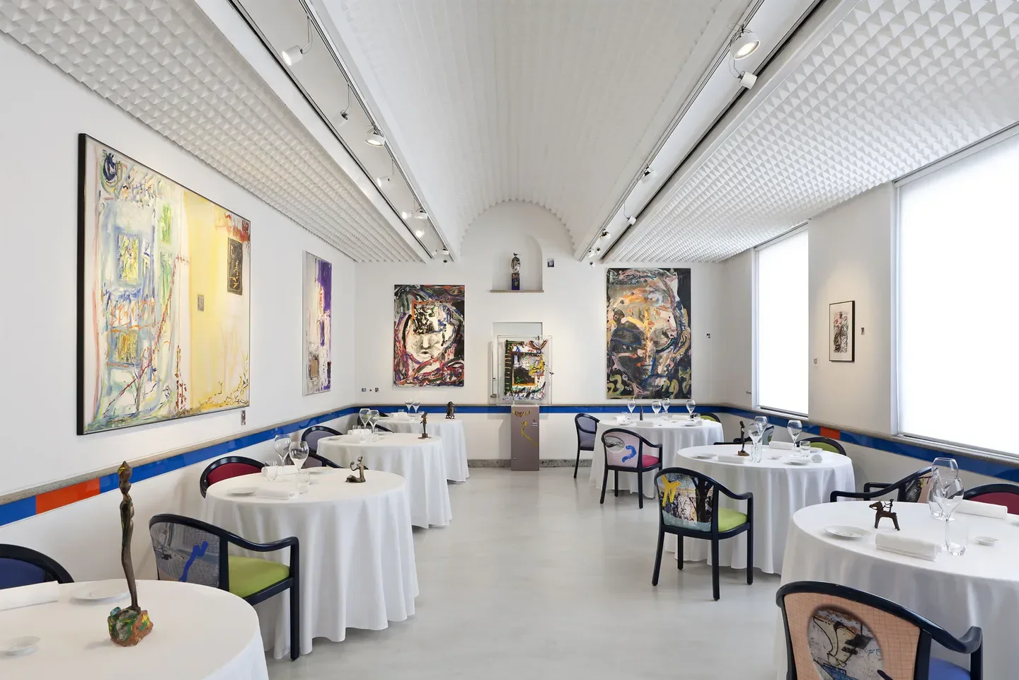 Elegant dining room at Aimo e Nadia in Milan with artistic decor and tables set.