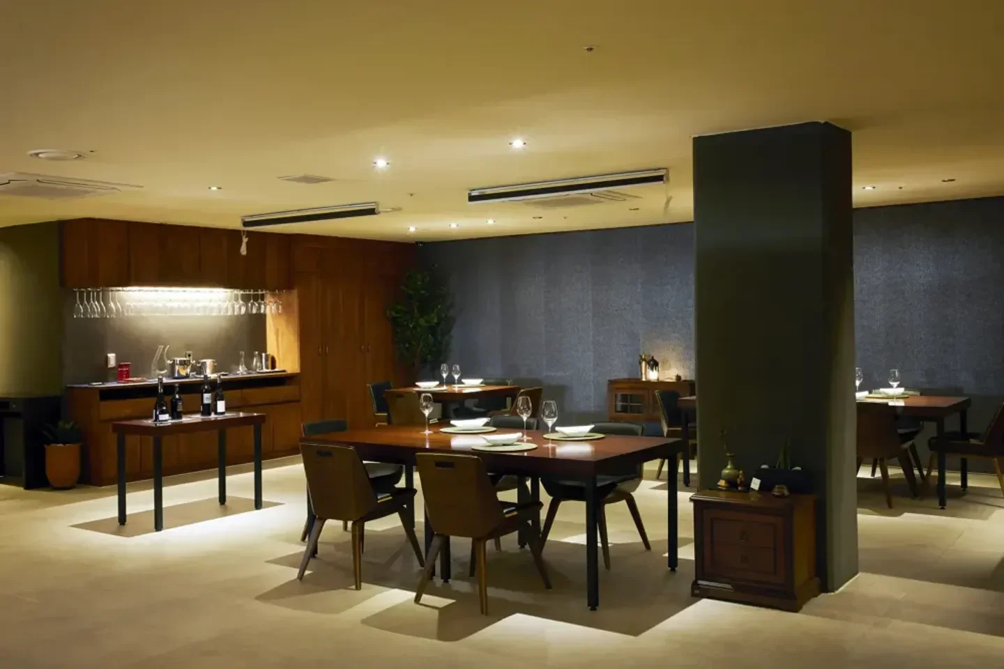 Interior of Alla Prima restaurant in Seoul with dining tables and ambient lighting.