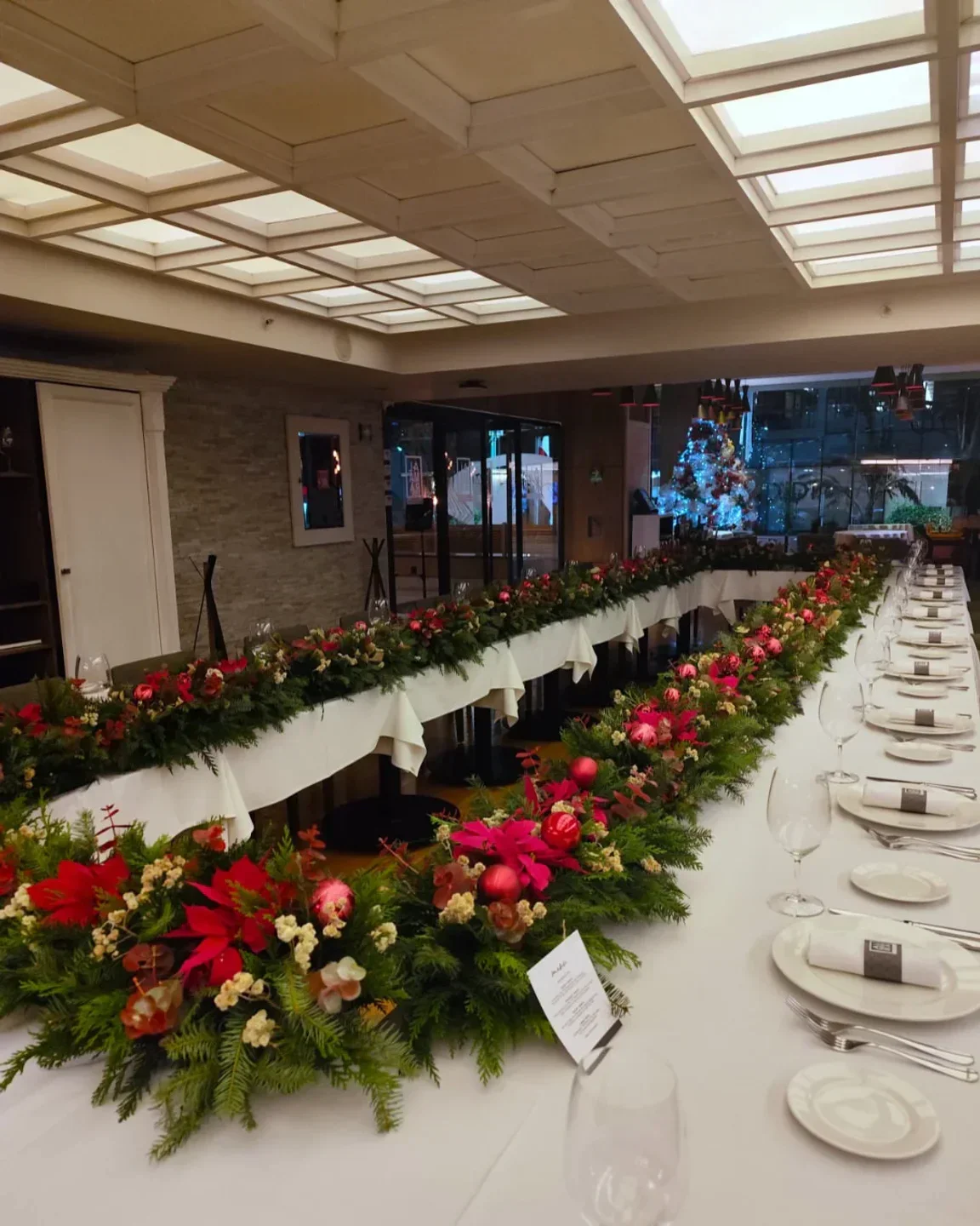 Elegant dining at Almara restaurant in Mexico City, decorated for the holidays.