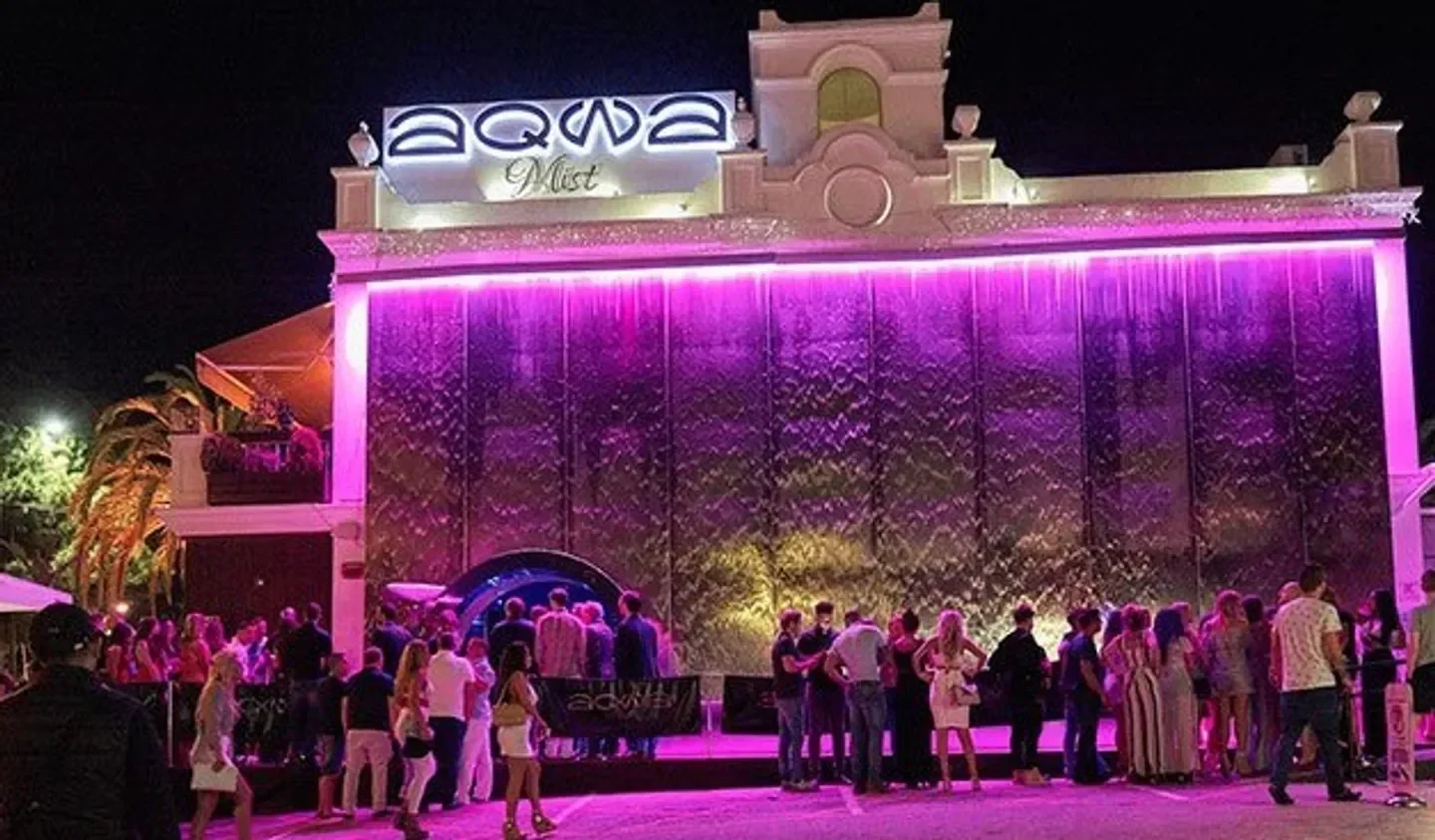 Aqwa Mist nightclub in Marbella with a stylish facade and people at the entrance.
