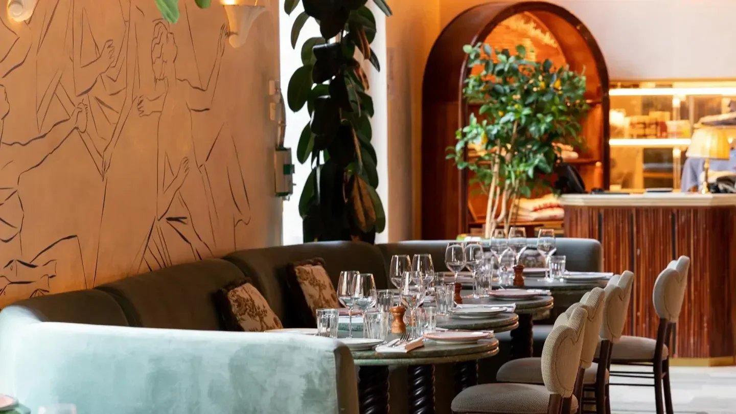 Interior view of Bambini restaurant in Paris, featuring elegant table settings and decor.