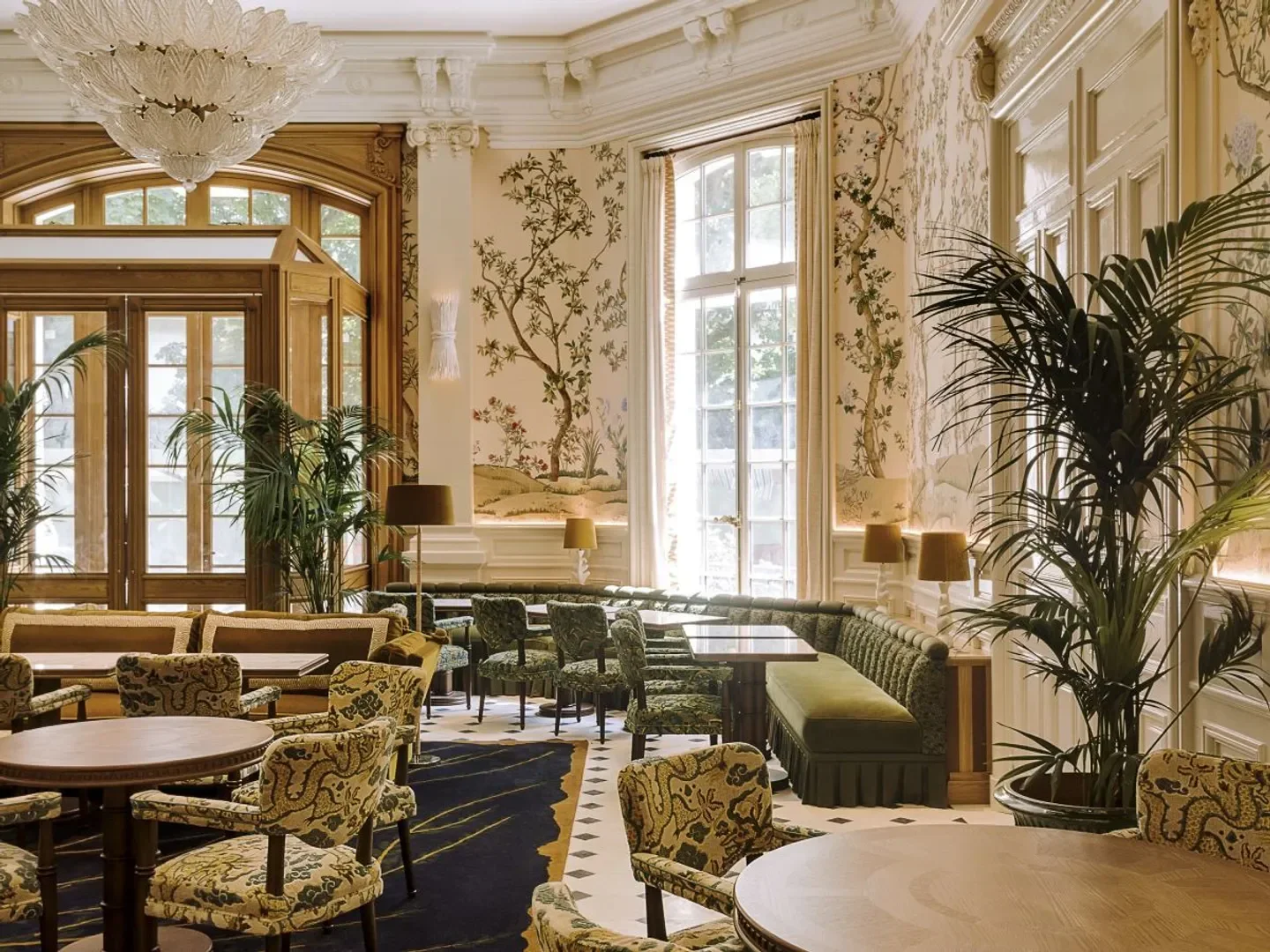 Elegant interior of Bellefeuille - Saint James Paris restaurant, with floral decor in Paris.