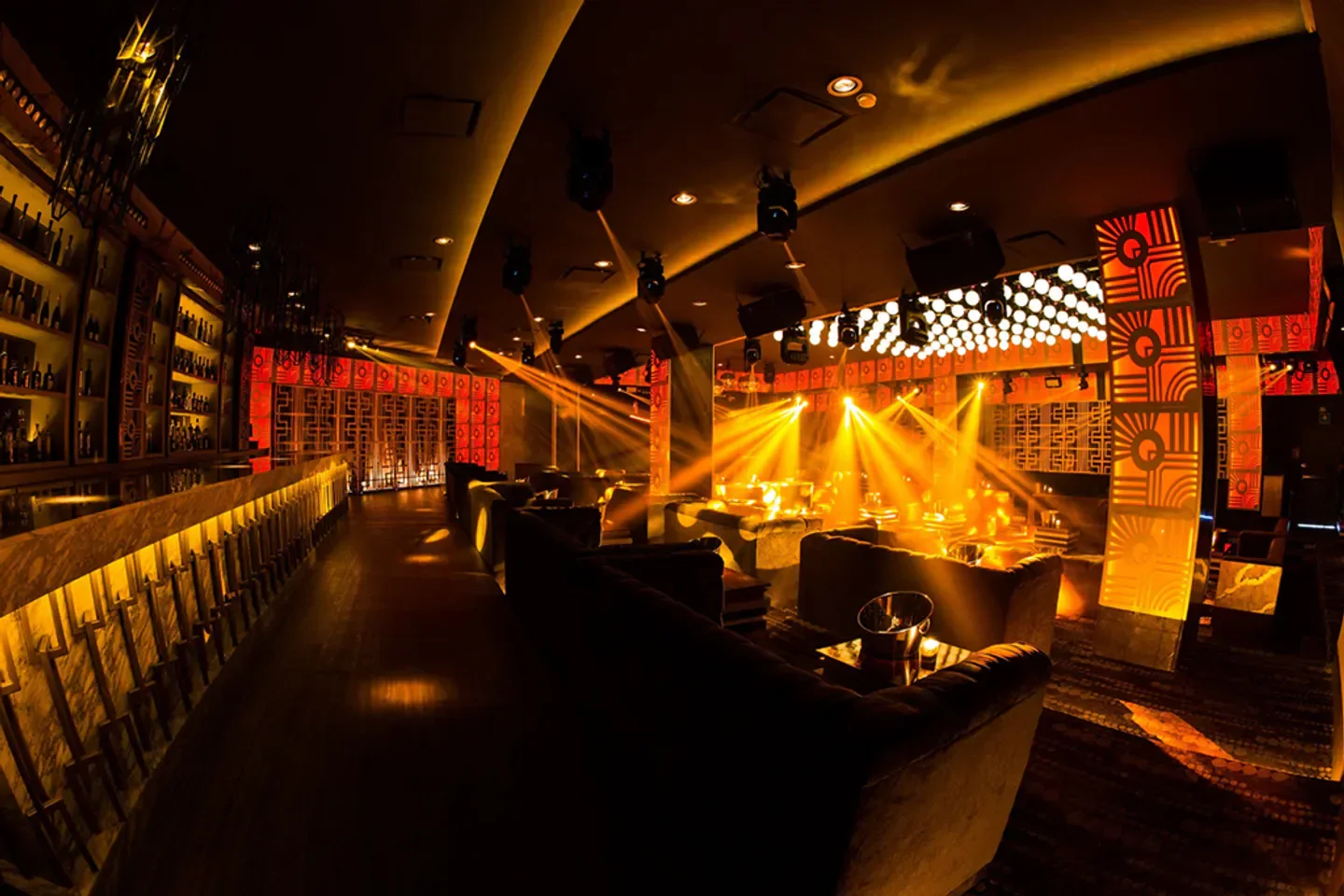 Bisou Madrid nightclub interior, with golden lights and stylish design for a night out.