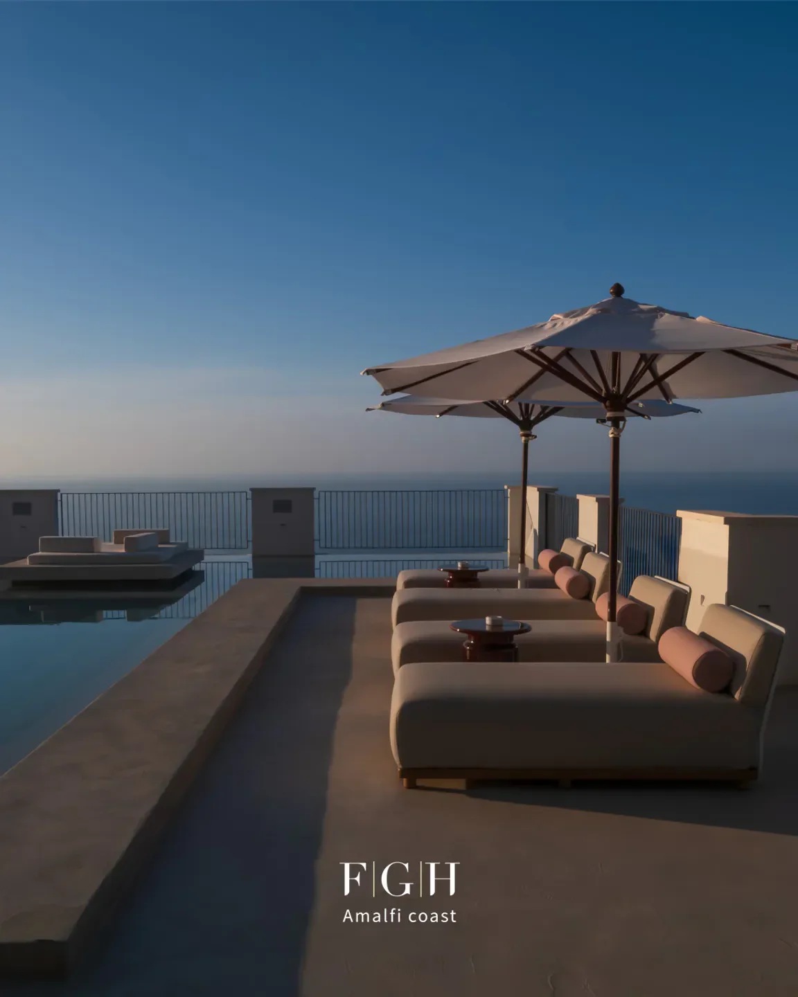 Bluh Furore restaurant on the Amalfi Coast with lounge chairs and ocean view
