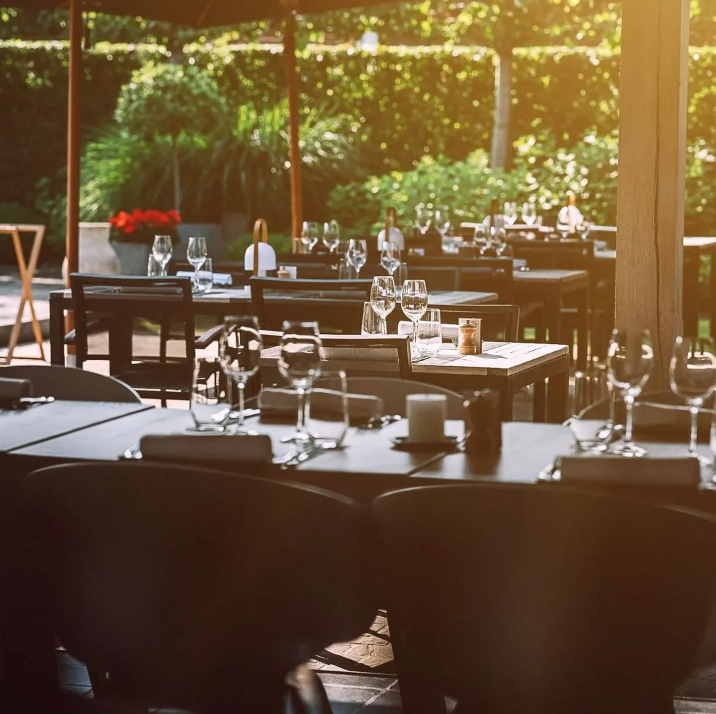 Outdoor dining at Brasserie Julie in Brussels, featuring elegant tables and ambiance.