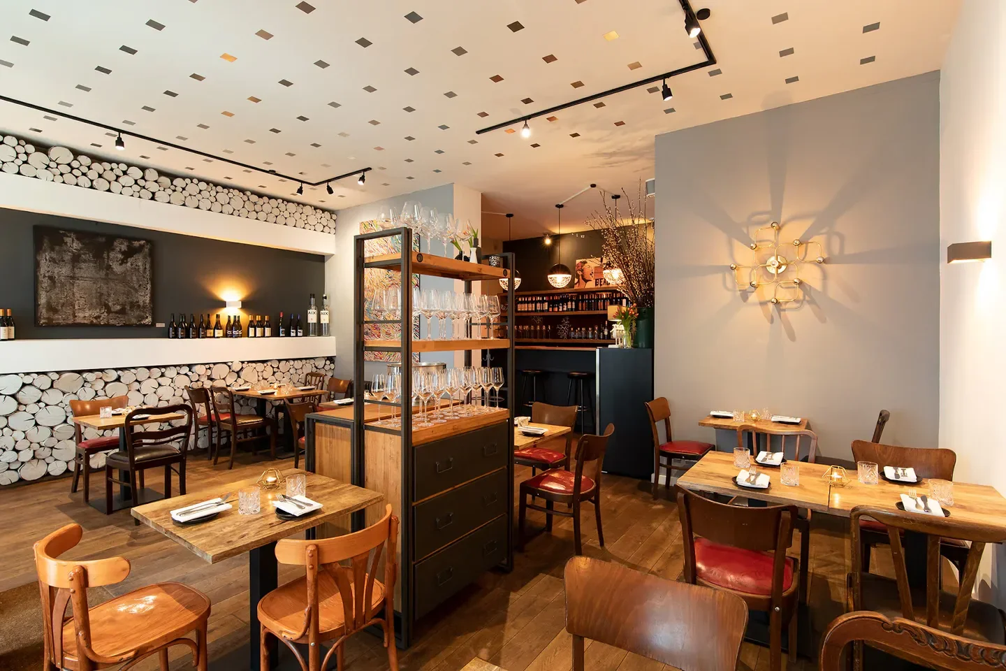 Elegant dining room interior at Bricole restaurant in Berlin, with stylish decor.