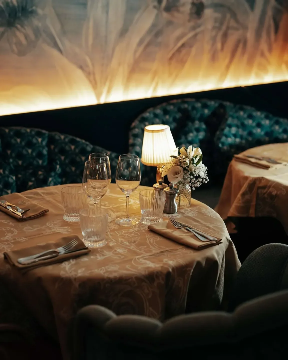 Elegant dining table setting at Café Lapérouse in Paris, perfect for a romantic dinner.