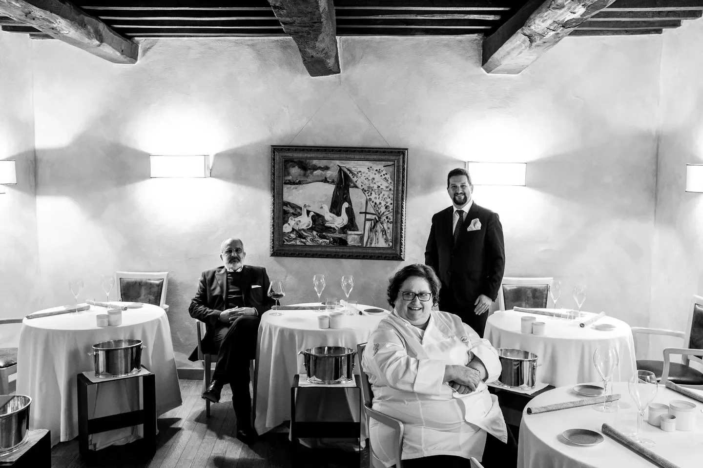 Caino restaurant in Tuscany: the staff pose inside the elegant dining room.