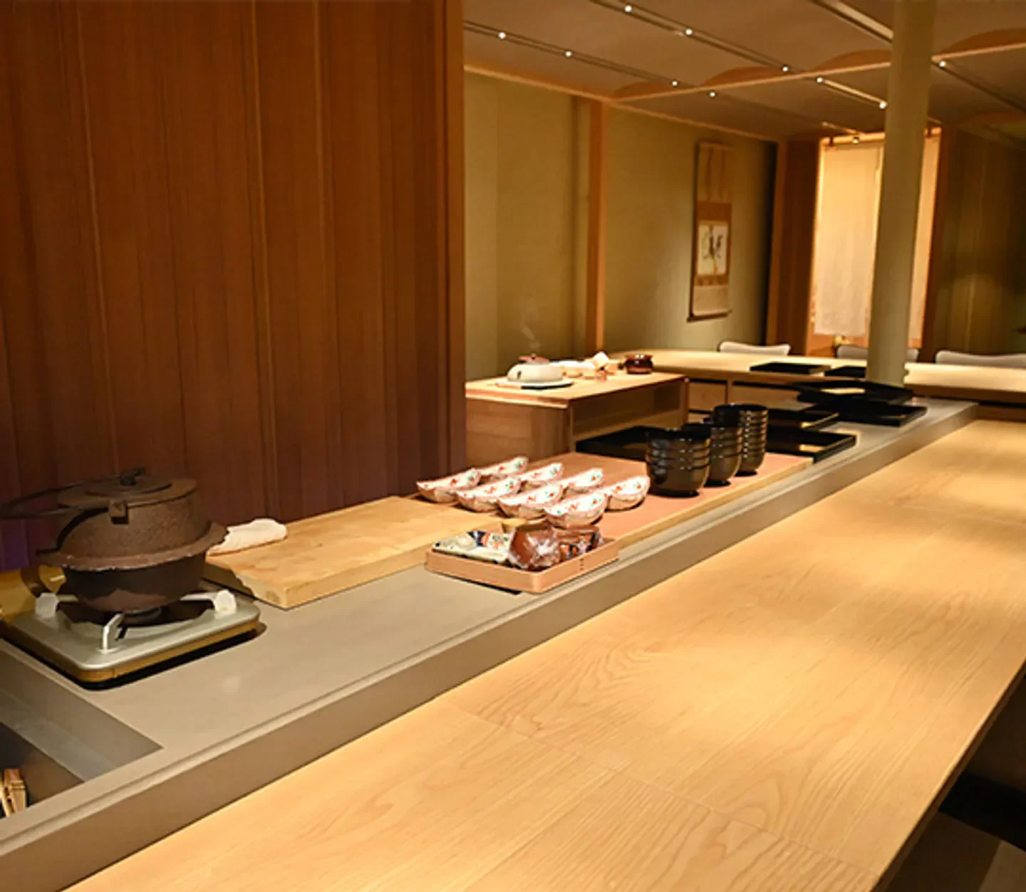 Interior of Chakaiseiki Akiyoshi restaurant in Paris, showing a wooden counter and dining area.