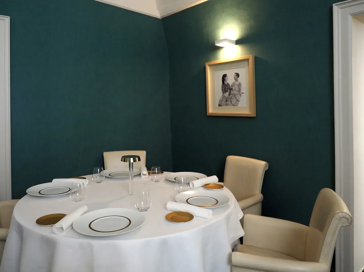 Elegant dining at Ciccio Sultano Duomo restaurant in Sicily, featuring a round table setting.
