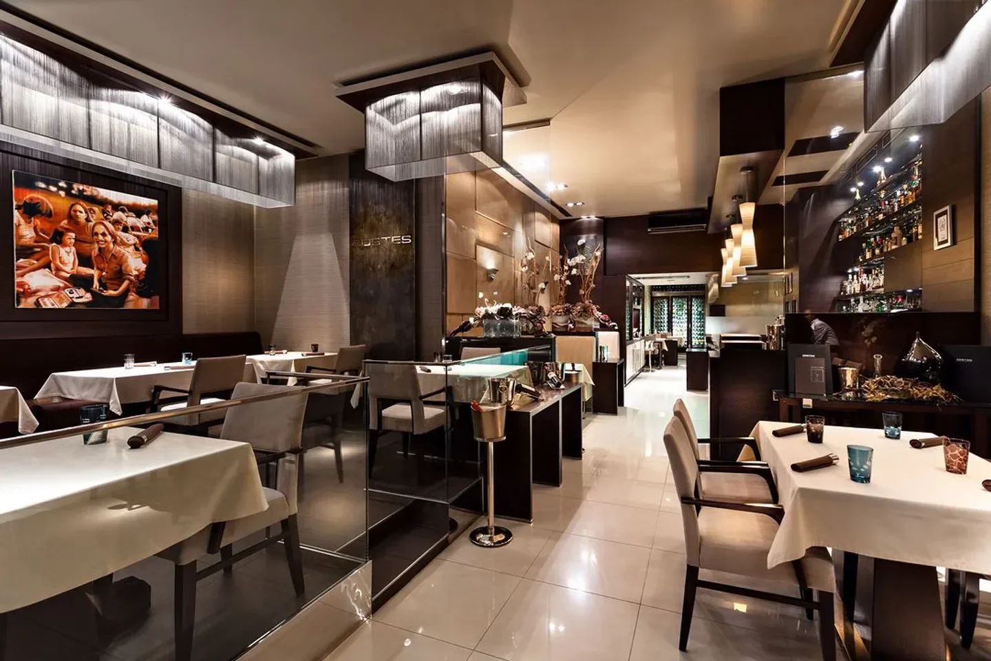 Elegant dining room interior at Costes restaurant in Budapest, featuring stylish decor.