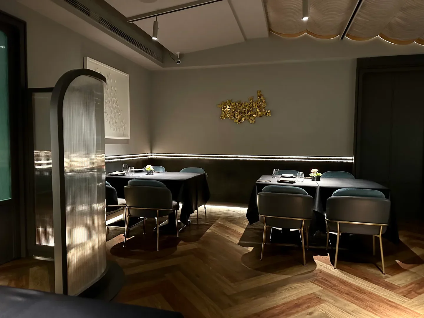 Interior of De Nuit in Taipei, featuring elegant dining tables and stylish decor.