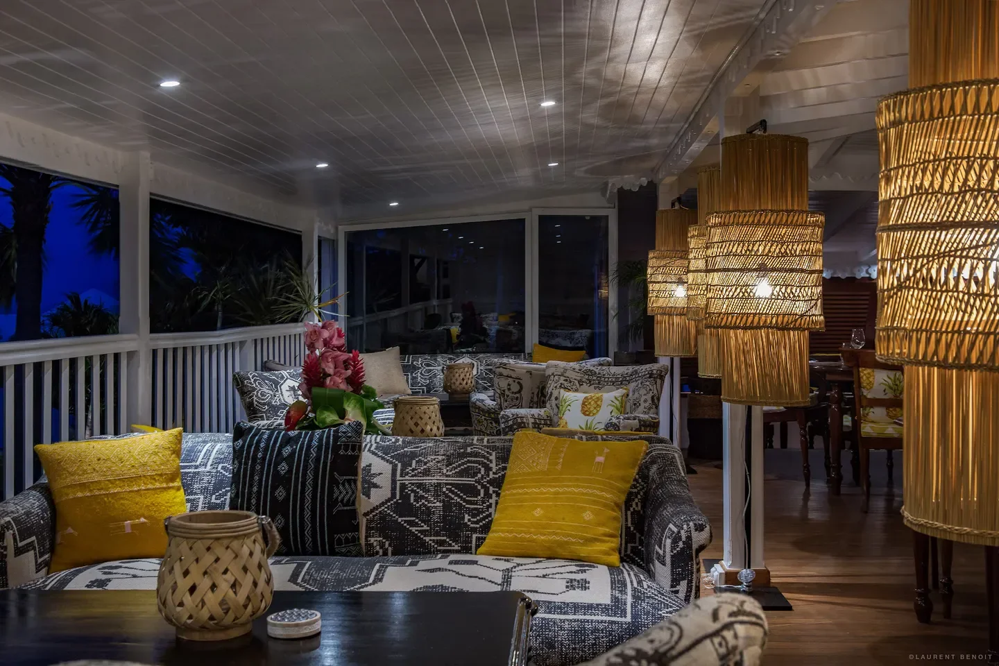 Cozy seating area at Dolce Vita restaurant in St. Barts, featuring warm lighting and decor.