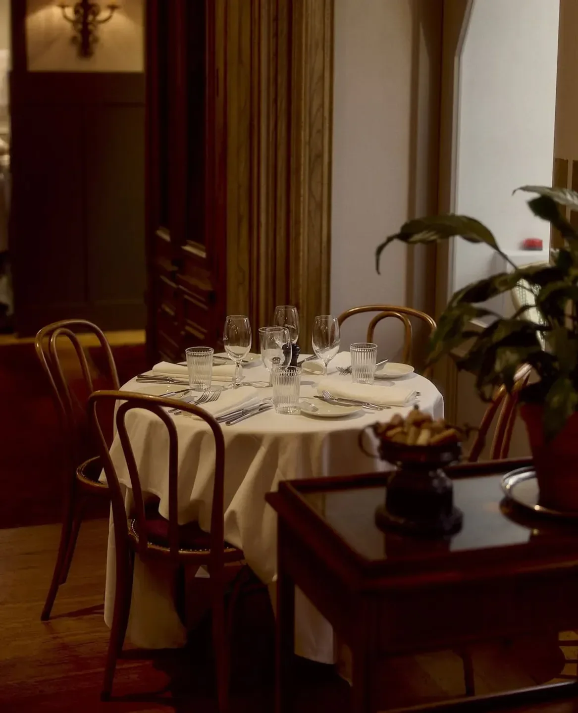 Elegant dining table at Entrecôte Melbourne, a classic French restaurant