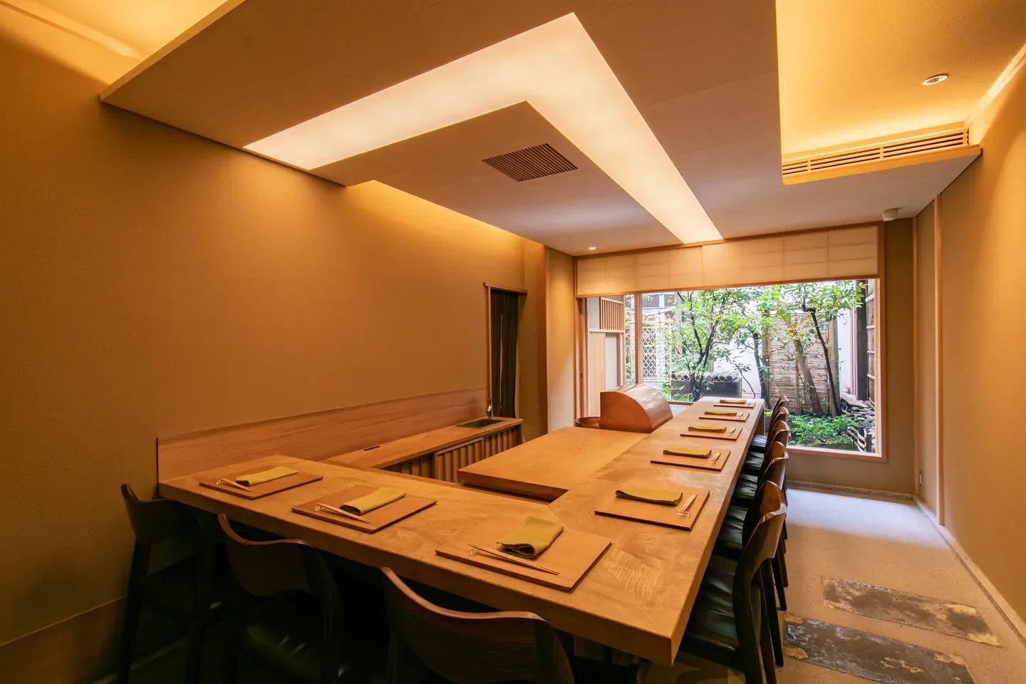 Interior of Enyuan Kobayashi in Kyoto, featuring a wooden table and garden view.