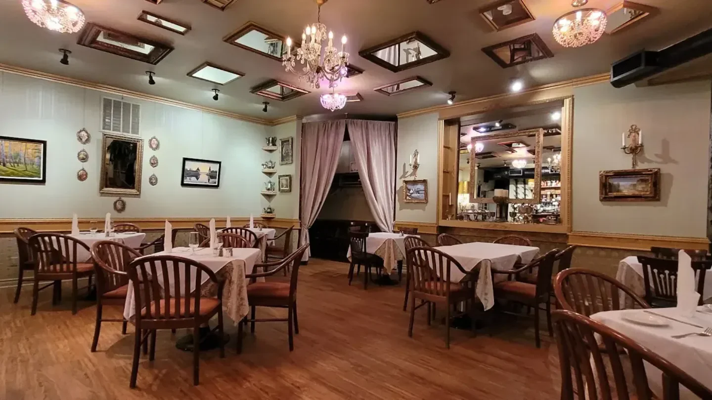 Cozy dining room at Ermitage in Montreal, featuring unique decor and chandeliers