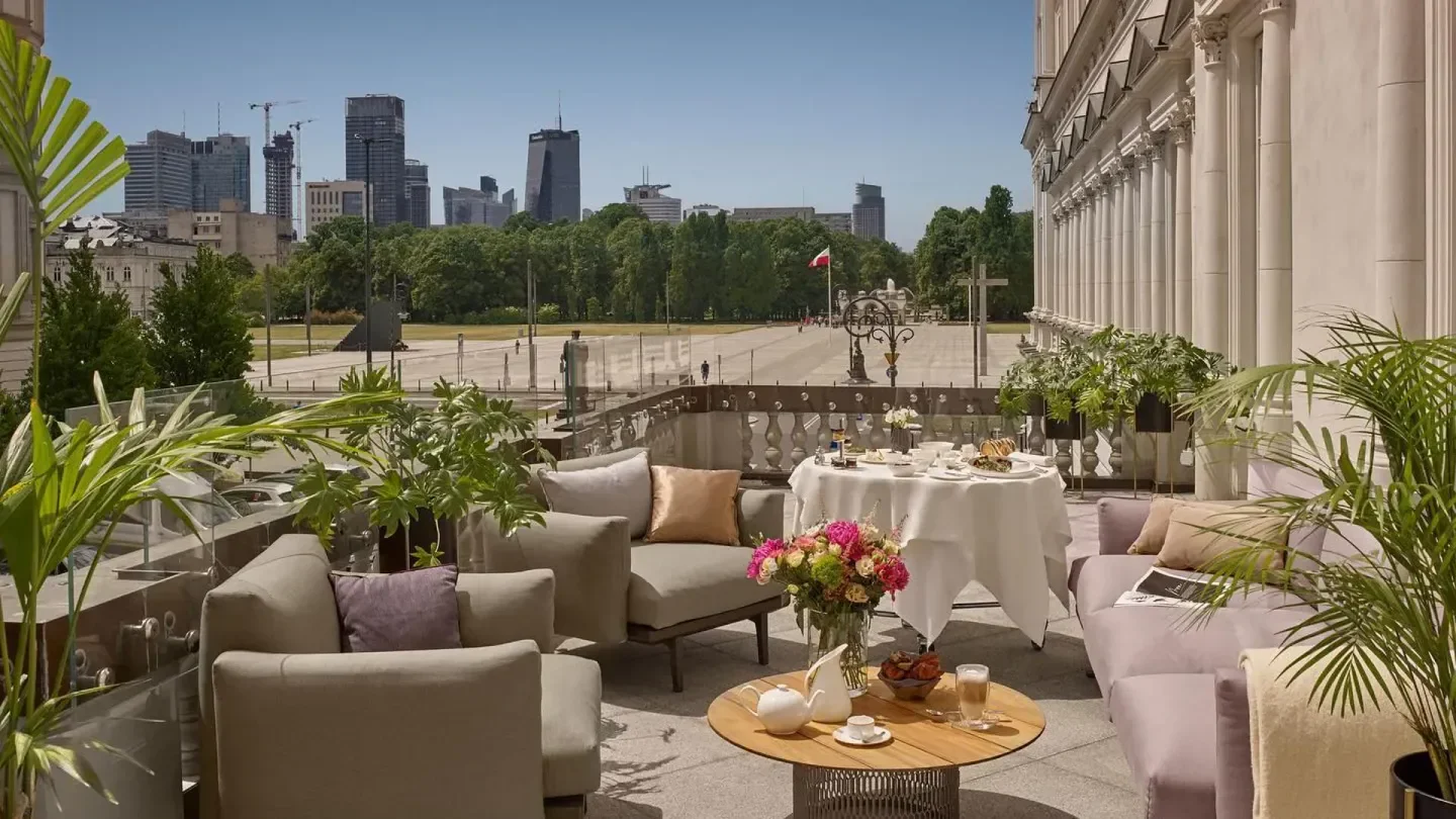 Europejski Grill in Warsaw: Elegant outdoor dining with city views and flowers.