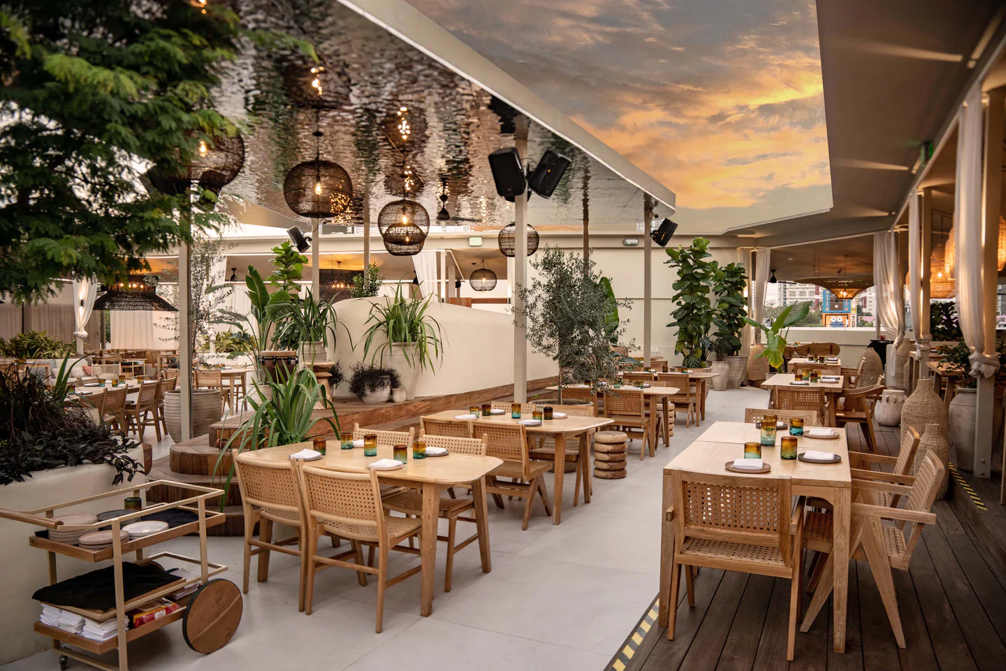 Os TOP 10 Restaurantes Abertos na Quarta-feira em Miami
