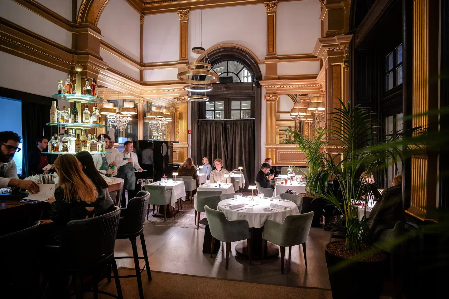 Le TOP 10 Ristoranti Aperti il Giovedì a Budapest