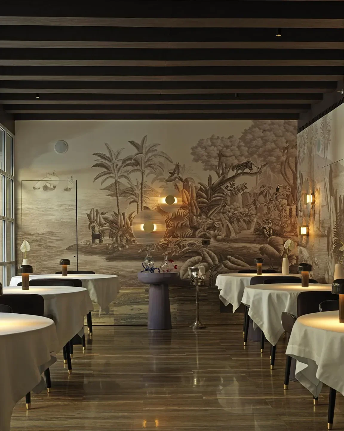 Glam Enrico Bartolini in Venice: Elegant dining room with mural backdrop and tables.