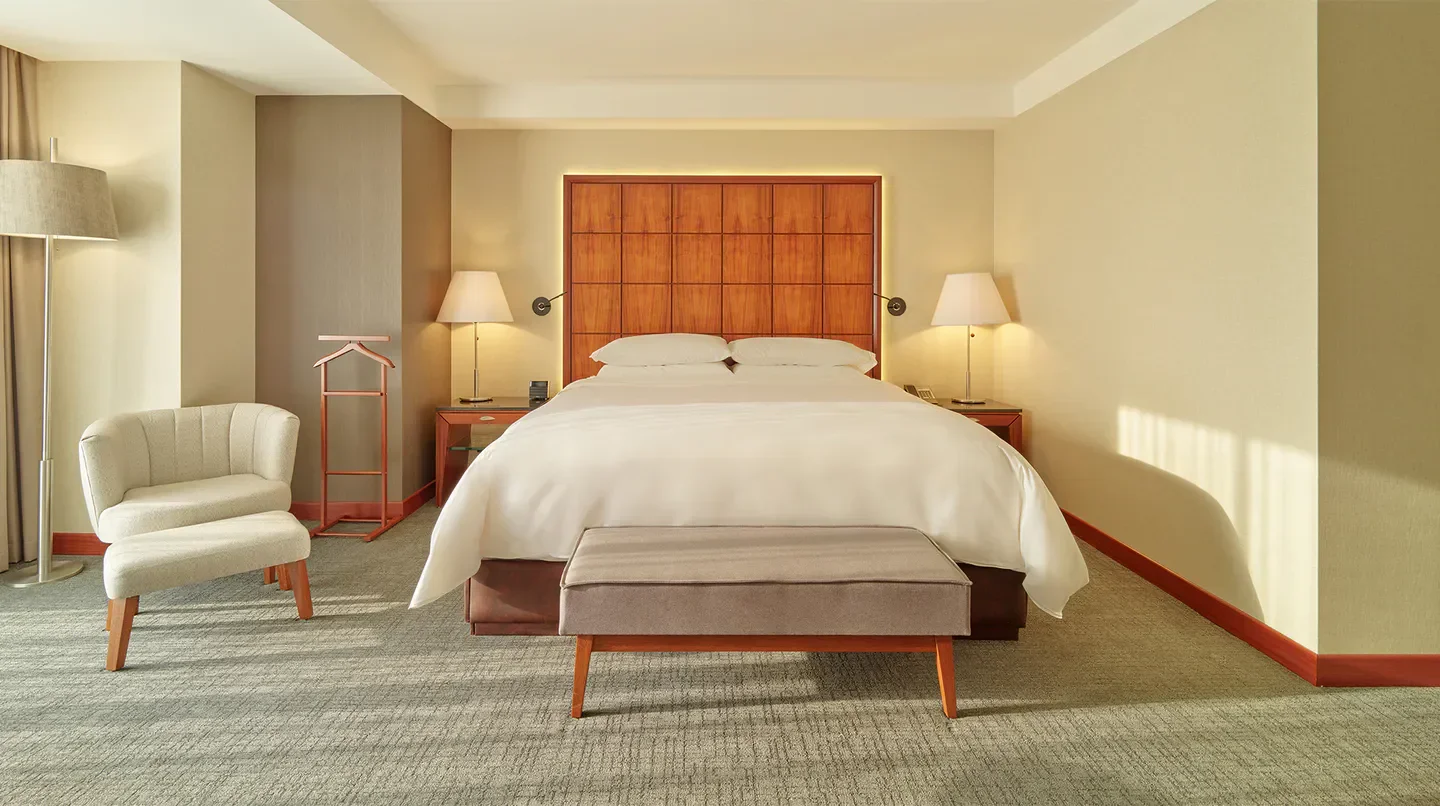 Elegant bedroom at Grand Fiesta Americana Chapultepec hotel in Mexico City, featuring a comfortable bed.