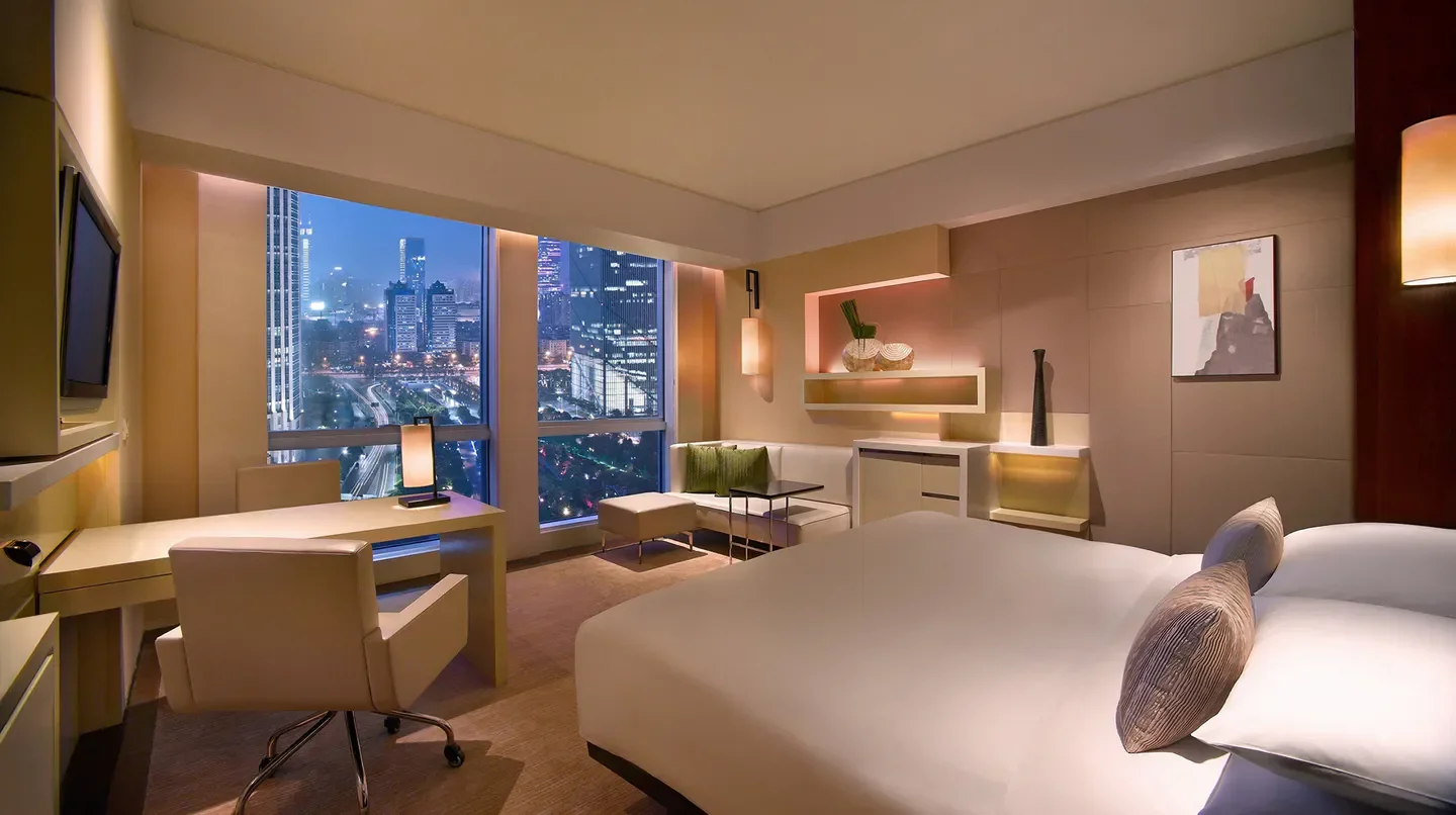 Modern hotel room at Grand Hyatt Guangzhou with city views in Guangzhou, China.