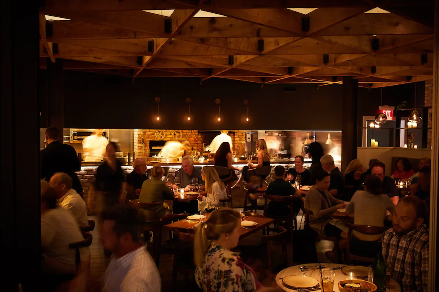 Cozy dining room at Hearthside restaurant in Philadelphia, featuring lively atmosphere.