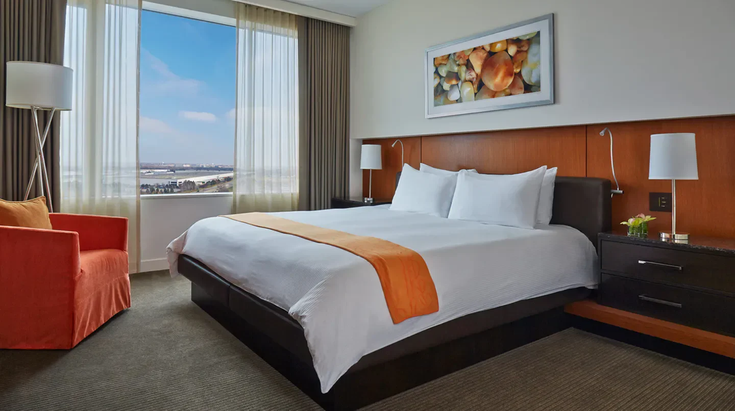 Cozy hotel room at Hotel Arista in Chicago, featuring a comfortable bed and city views.