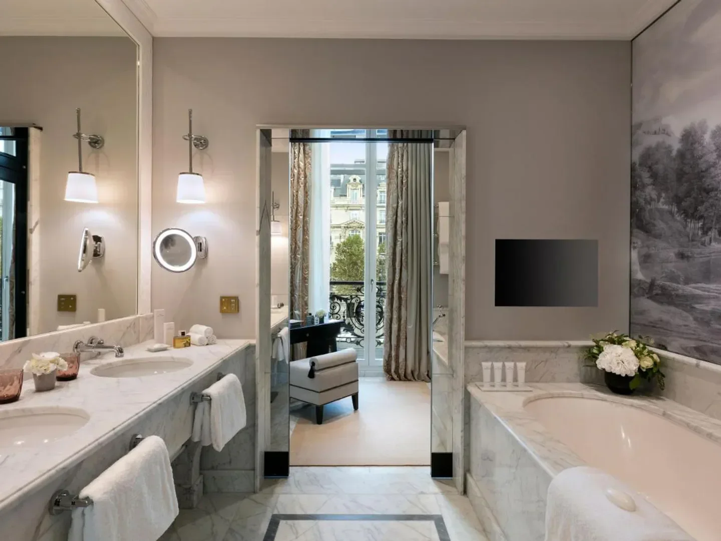 The TOP 10 Indoor pool Hotels in Paris