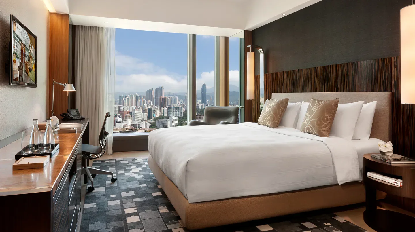 Hotel ICON in Hong Kong: luxurious hotel room with city views from the large windows