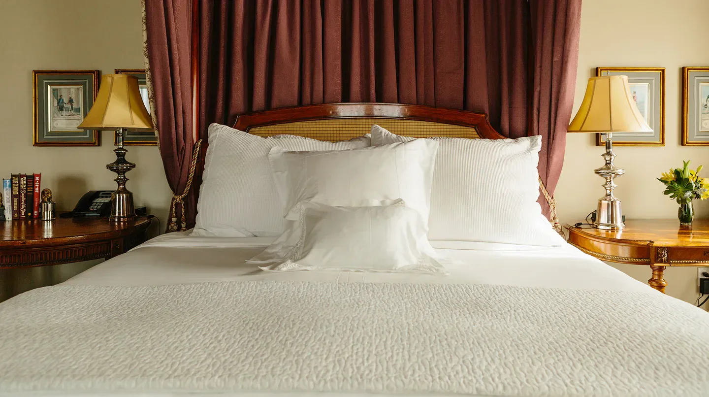 Elegant bedroom at Hotel Les Mars in Sonoma, featuring a luxurious, comfortable bed.