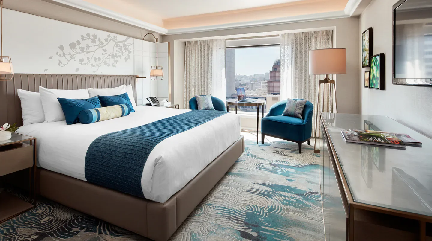 Hotel Nikko San Francisco's luxurious bedroom with city view in San Francisco.