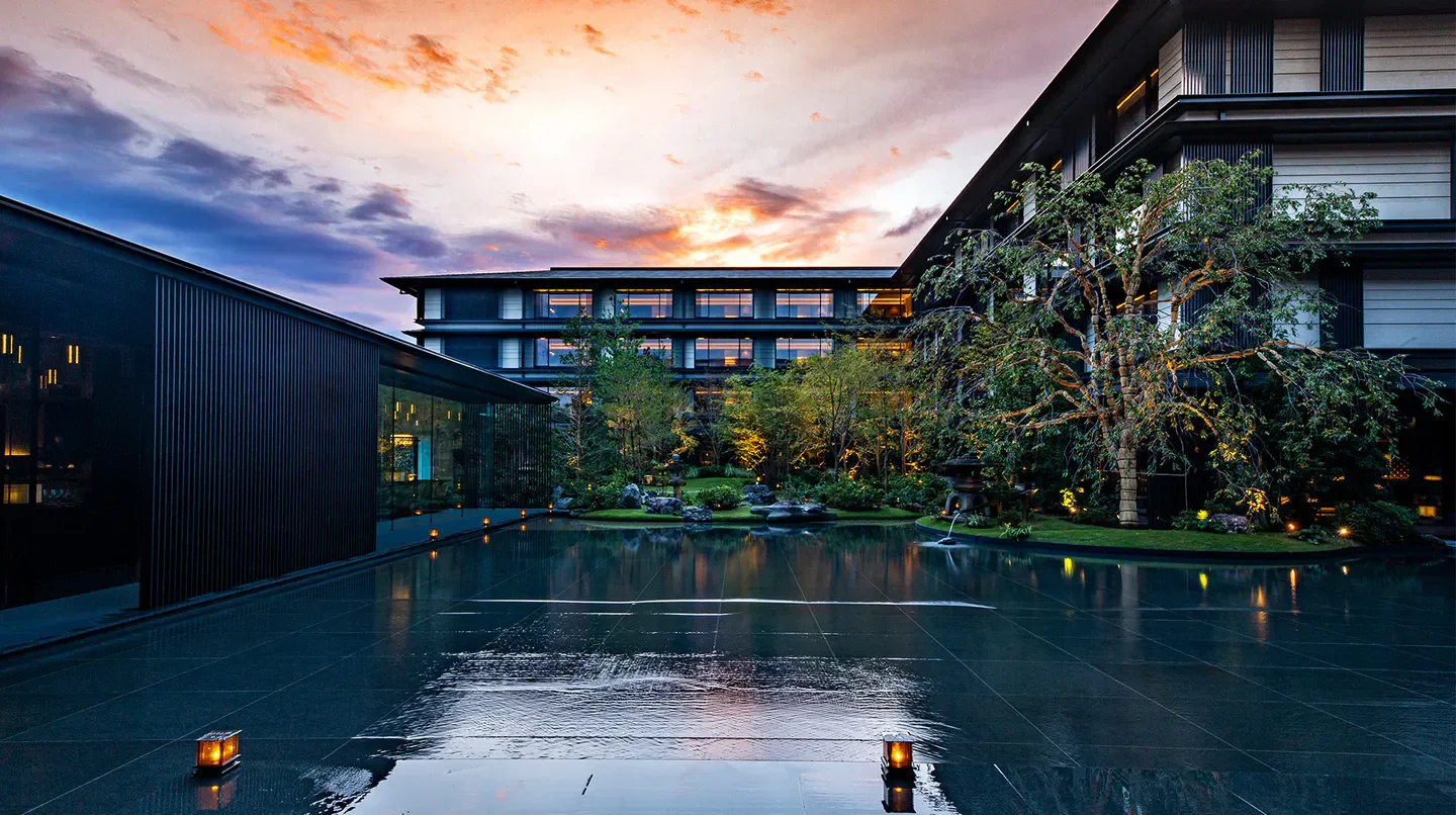 Dramatic twilight view of HOTEL THE MITSUI KYOTO's reflecting pool, Kyoto hotel