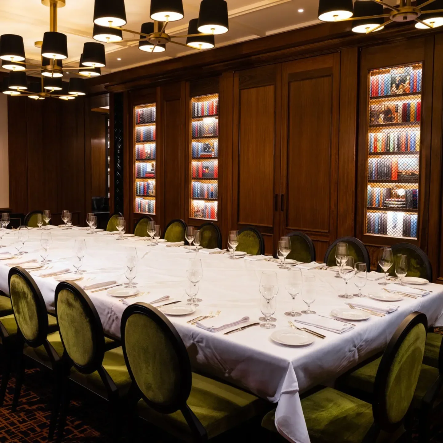 Elegant dining room at Hy's Steakhouse & Cocktail Bar - Toronto. A Toronto fine dining experience.