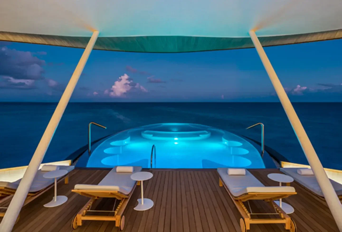 Relaxing spa pool at Iridium Spa, The St. Regis Maldives Vommuli Resort, Maldives