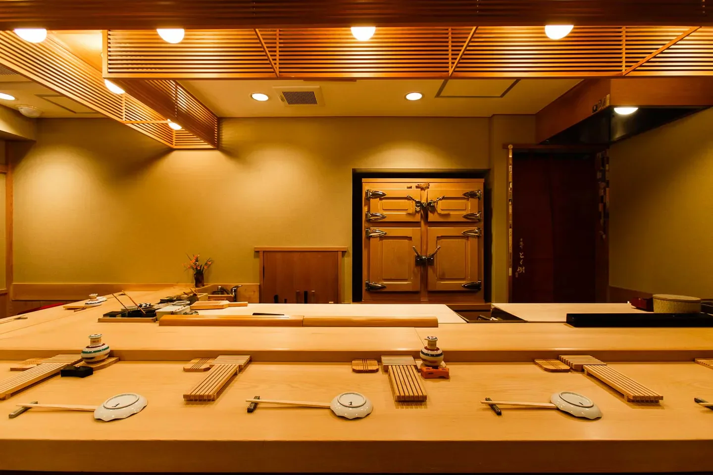 Elegant dining space at Kobikicho Tomoki restaurant in Tokyo, showcasing Japanese design.