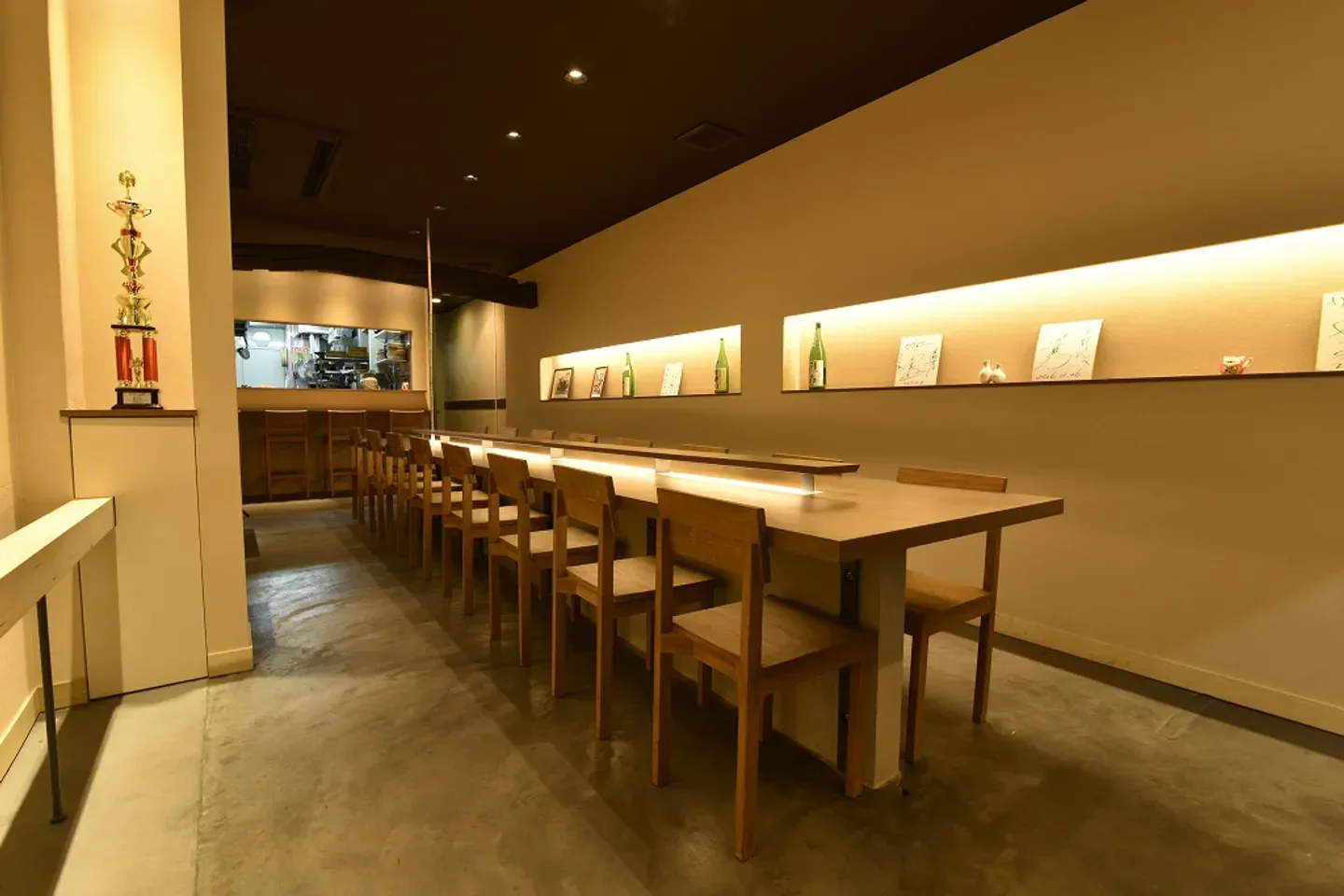 Interior of Koikiryori Aji Manso restaurant in Nara with long table and wooden chairs.