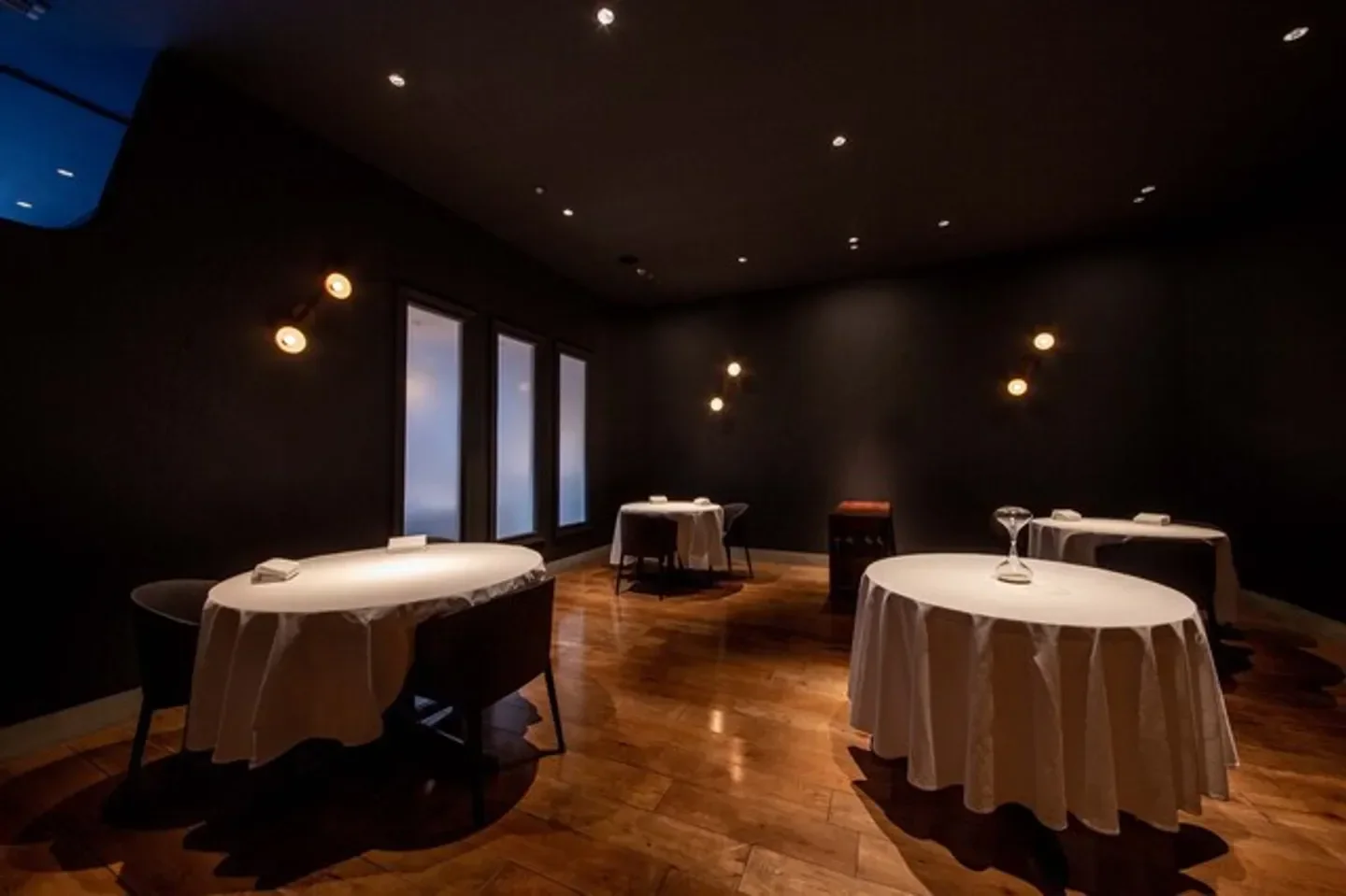 Elegant dining room at La Cime in Osaka, featuring stylish decor and intimate setting