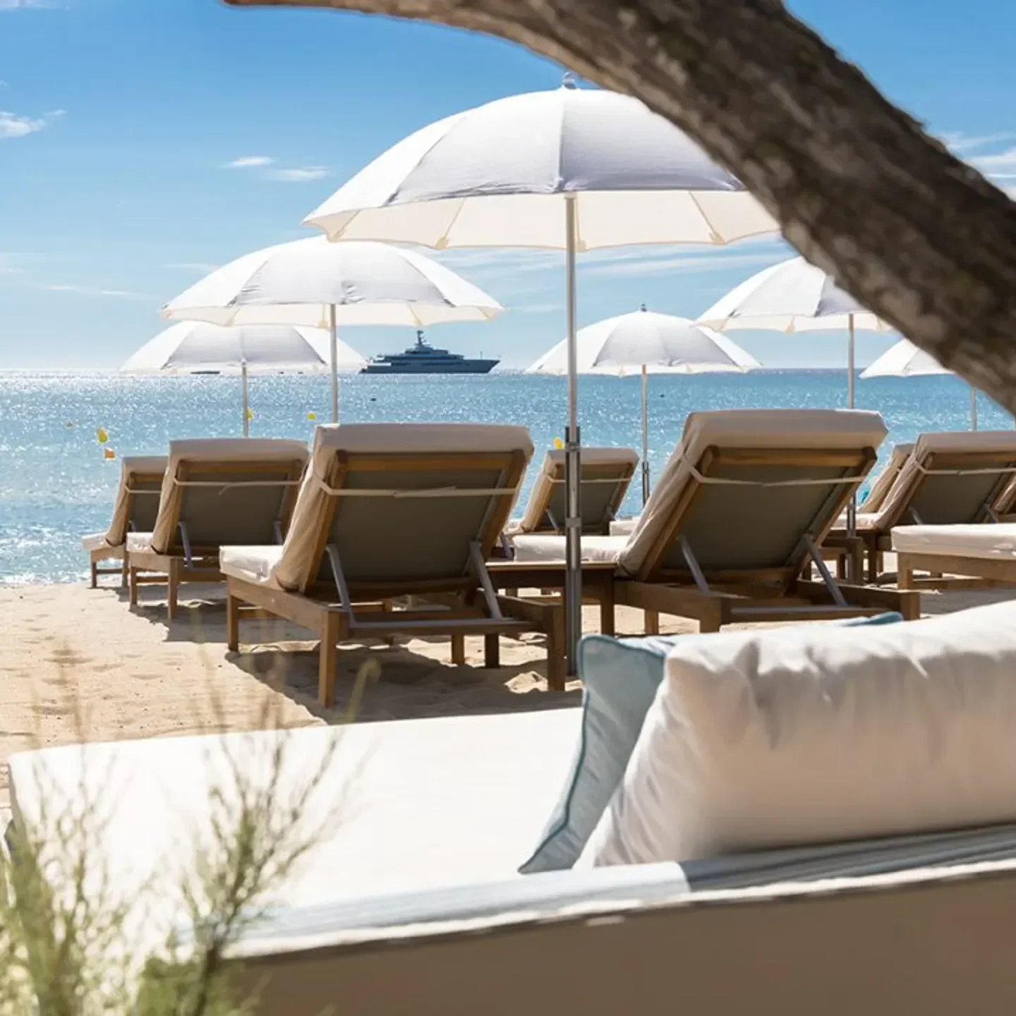 The TOP 10 Beachfront Beach Clubs in Saint-Tropez
