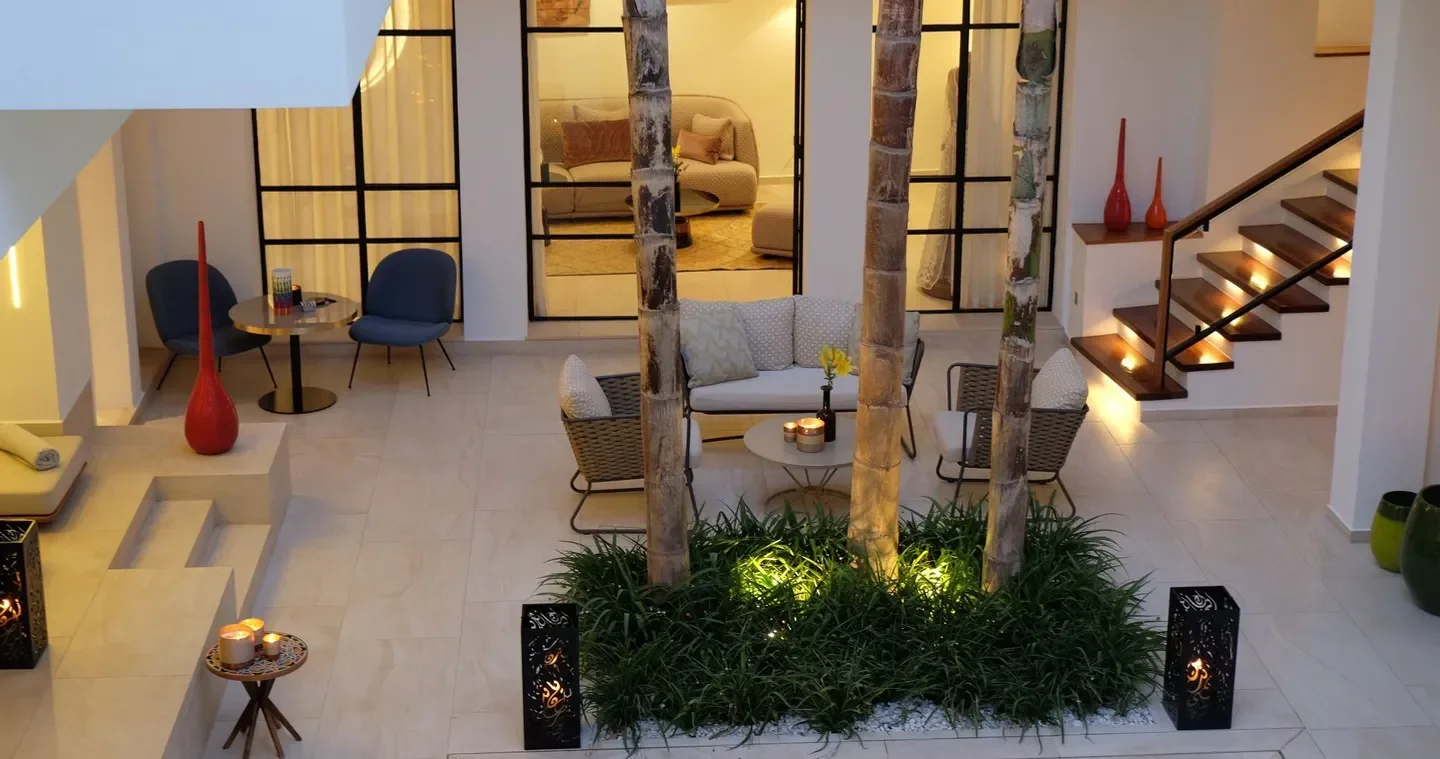 Cozy courtyard at La Terrasse de la Brillante in Marrakech, featuring stylish seating and ambiance