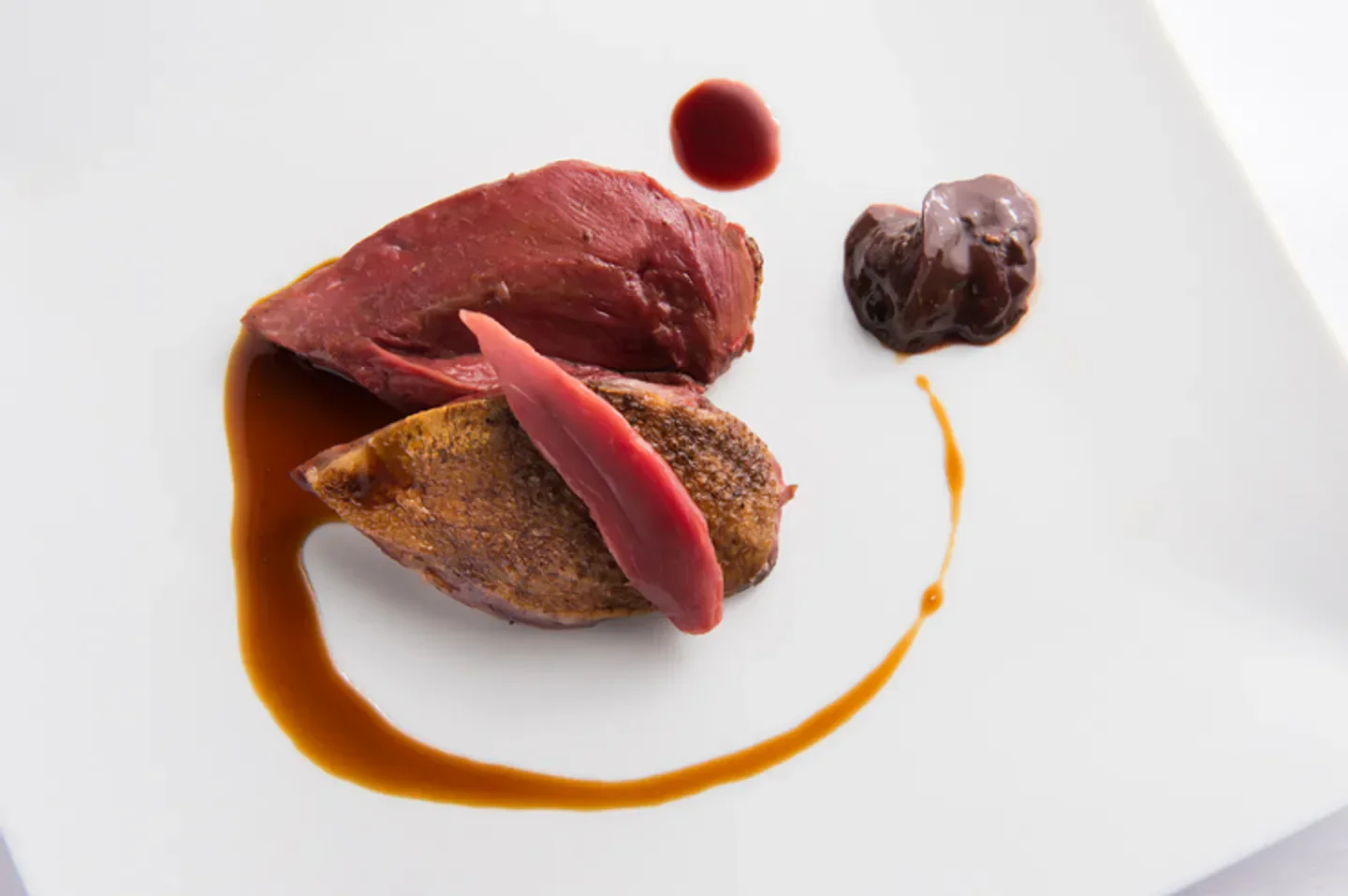 Delectable plated dish at Le Mange-Tout in Tokyo: artfully presented gourmet cuisine.