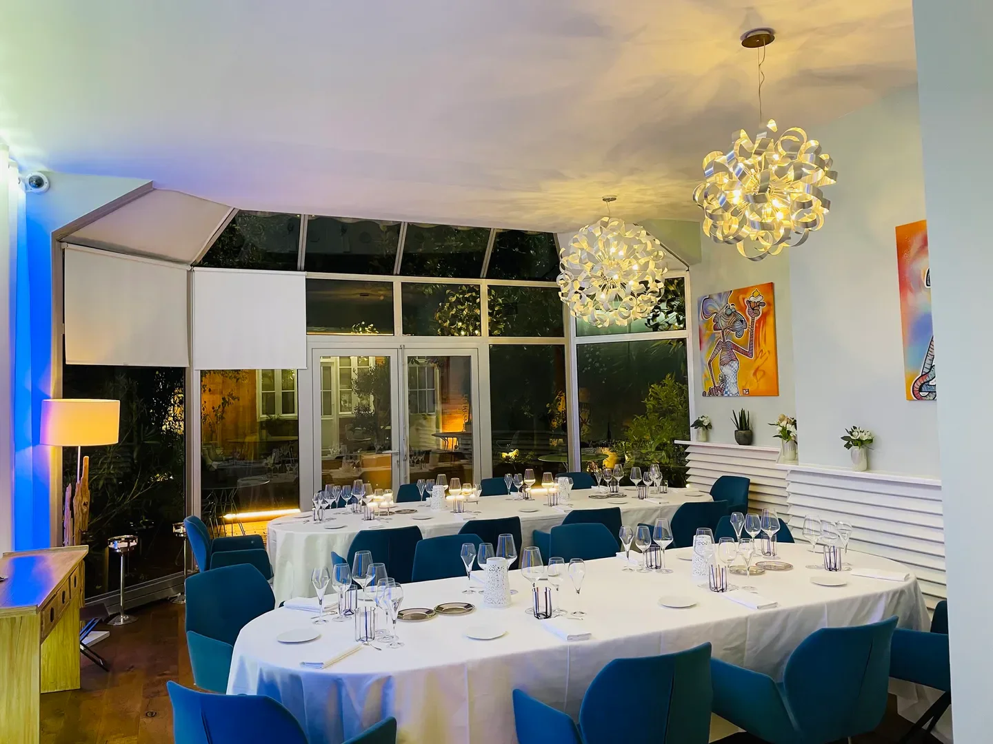Elegant dining room interior at Le Pavillon des Boulevards restaurant in Bordeaux, France.