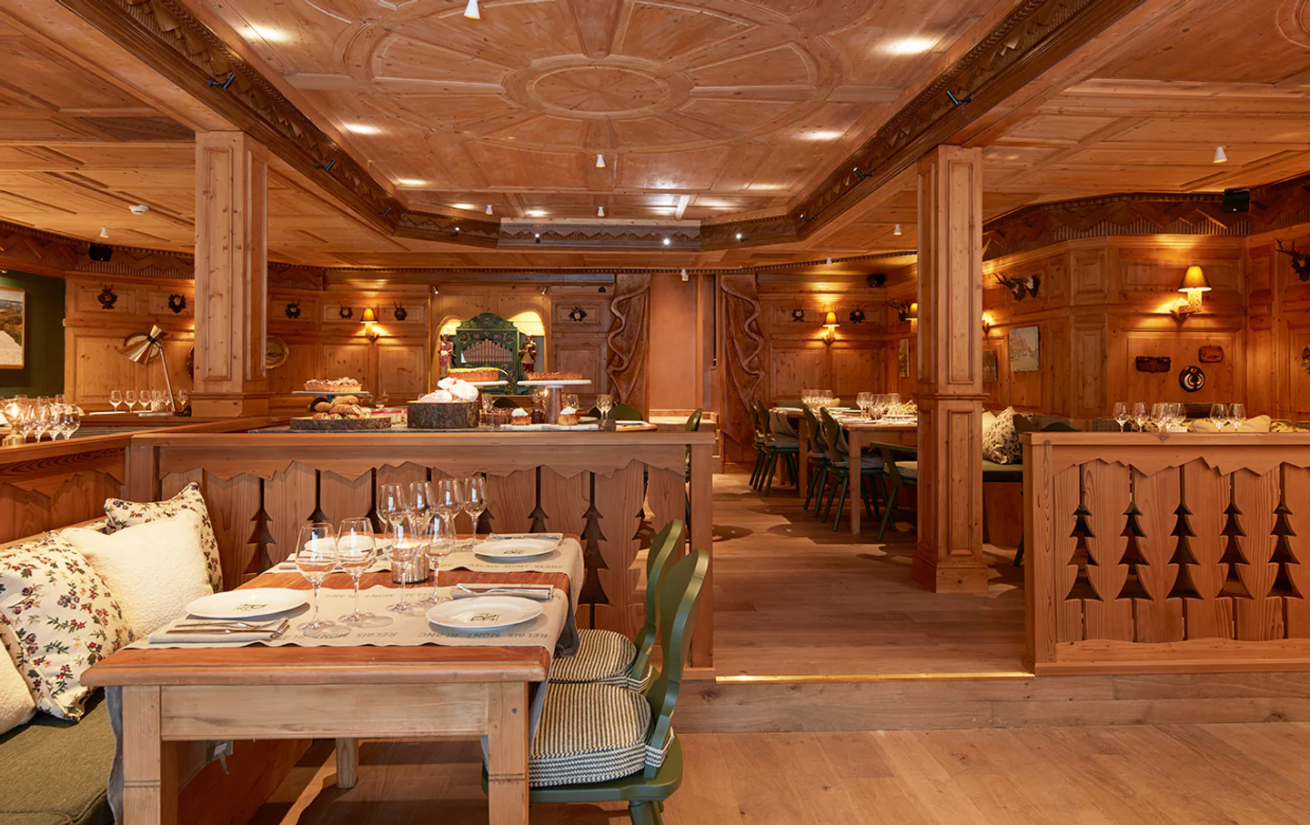 Os TOP 10 Restaurantes Abertos na Quinta-feira em Megeve