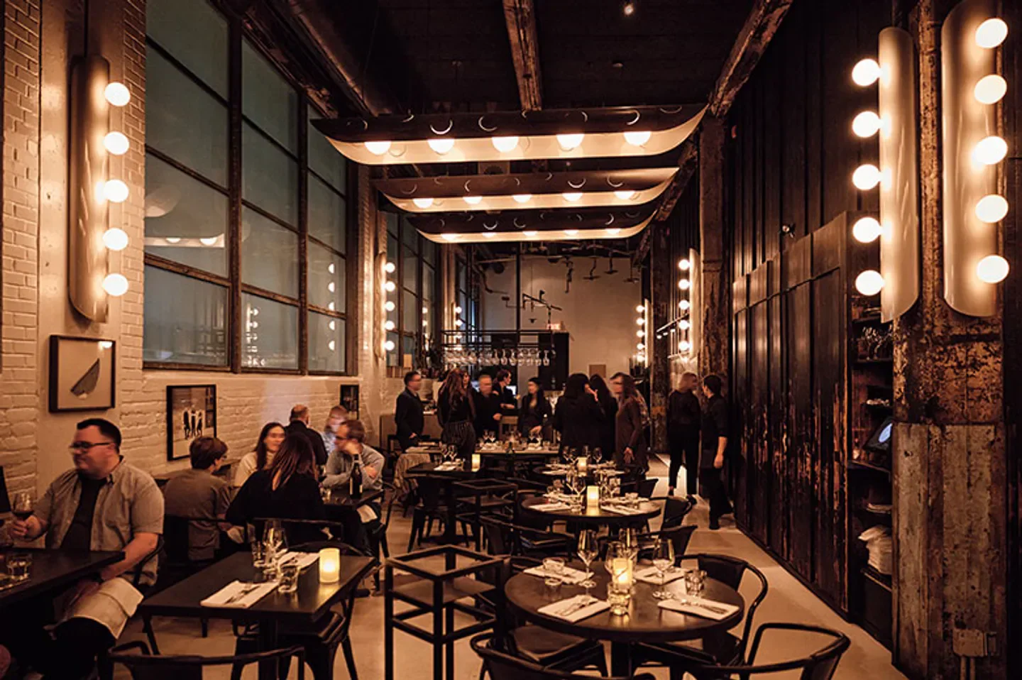 Interior of Le Serpent restaurant in Montreal, featuring stylish decor and ambient lighting.