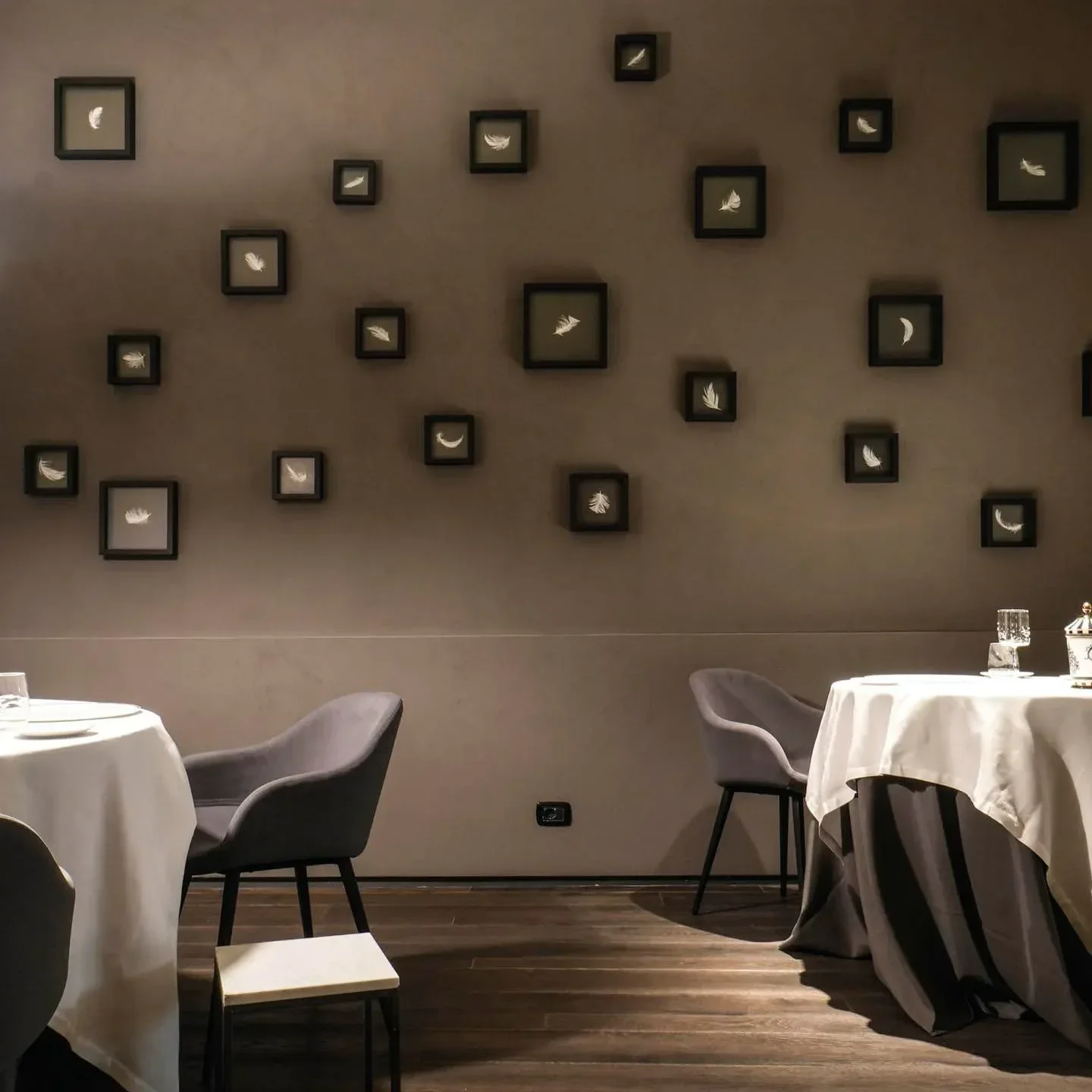 Elegant dining at L'Erba del Re restaurant in Modena, featuring artwork and cozy ambiance.