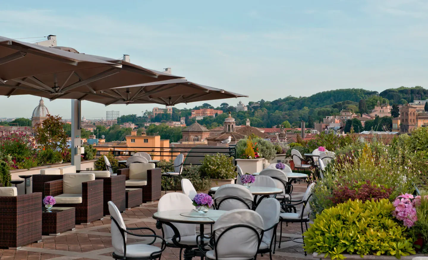 Les Etoiles Rooftop restaurant in Rome with outdoor seating and city views.