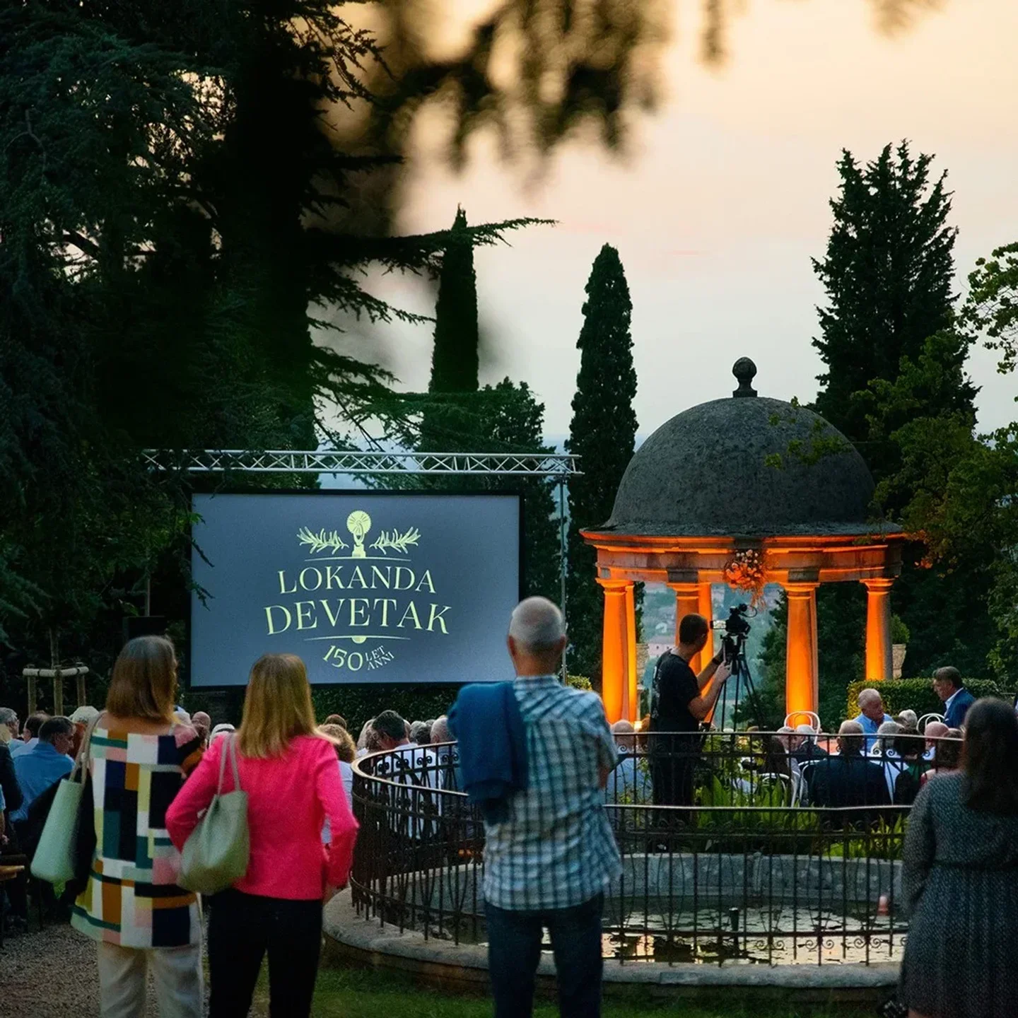 Outdoor event at Lokanda Devetak 1870 in Friuli-Venezia Giulia, with evening ambiance and people gathering.