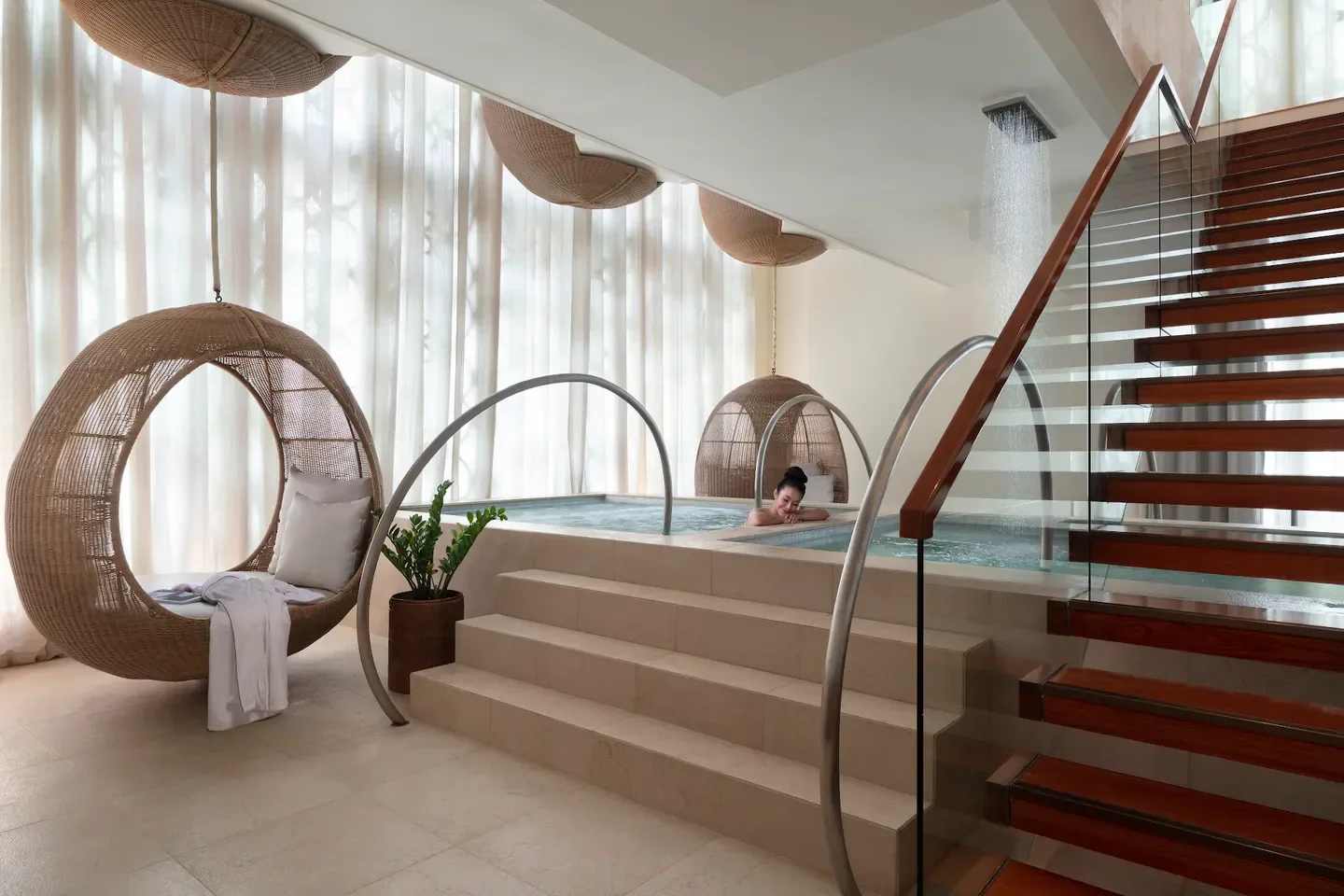 Relaxing spa experience at Longevity Hub by Clinique La Prairie in Bangkok with jacuzzi