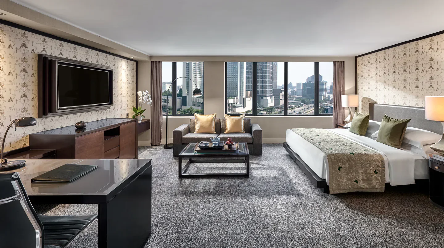 Luxury hotel room at Mandarin Oriental, Jakarta with city views of Jakarta